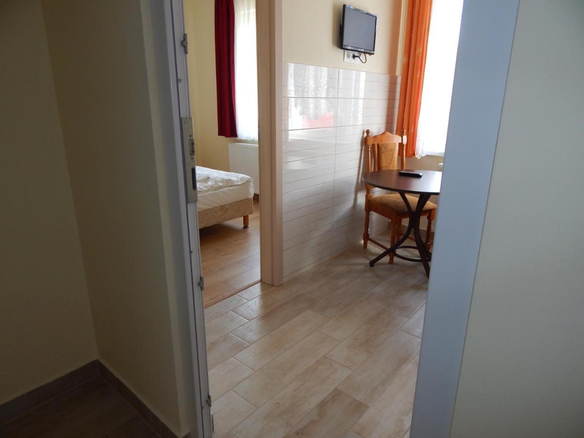 Hajdu Vendeghaz Hotel Hajdúszoboszló Buitenkant foto