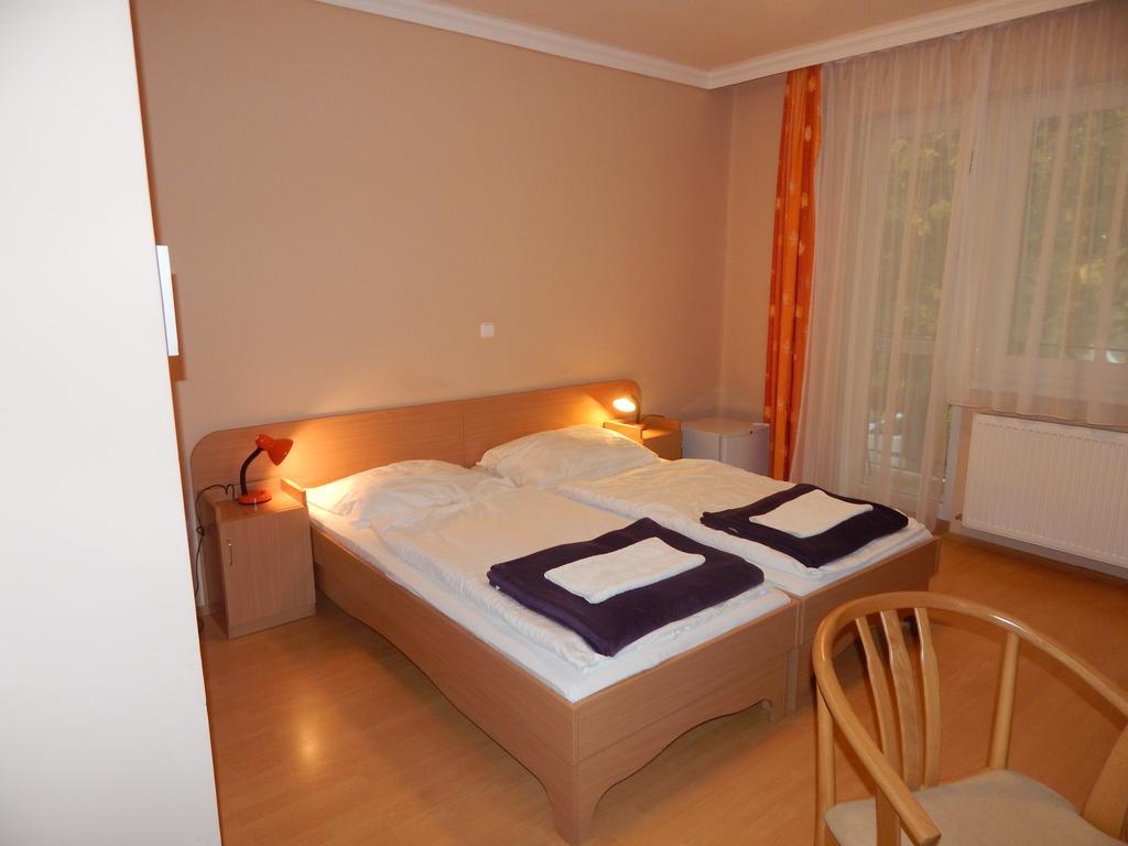 Hajdu Vendeghaz Hotel Hajdúszoboszló Buitenkant foto
